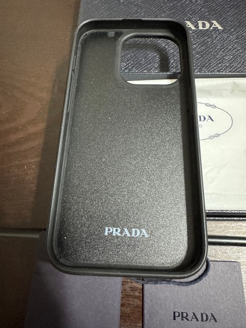 ゲキオチ★美品★PRADA ブラック iPhone14Pro 用ケース