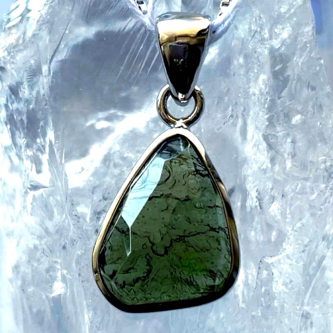 SALE❣️【鑑別書付】希少❣️トップクラスのグリーン❣️モルダバイトネックレス