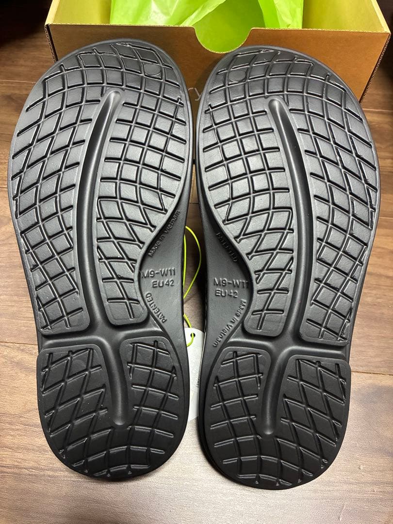 【11/29限定値下げ】Oofos Oocloog サンダル M9/W11