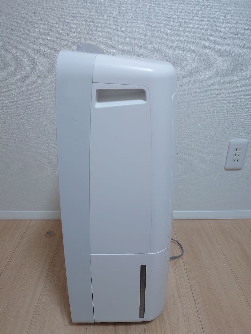 シャープ 除湿機 　CV-J180 ホワイト 中古品訳あり