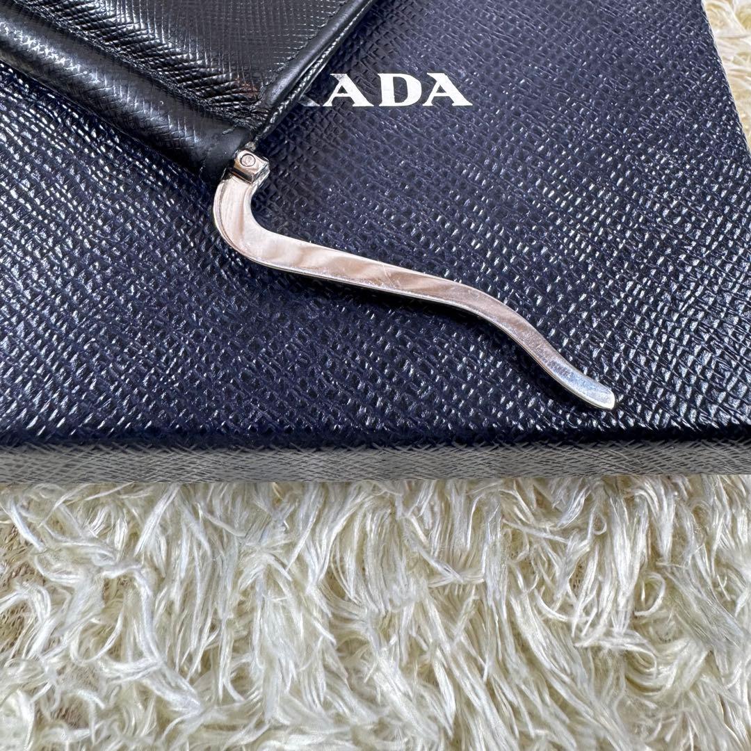 大人気✨プラダ　マネークリップ　三角ロゴ　サフィアーノ　黒　ギャラ付き　付属品付