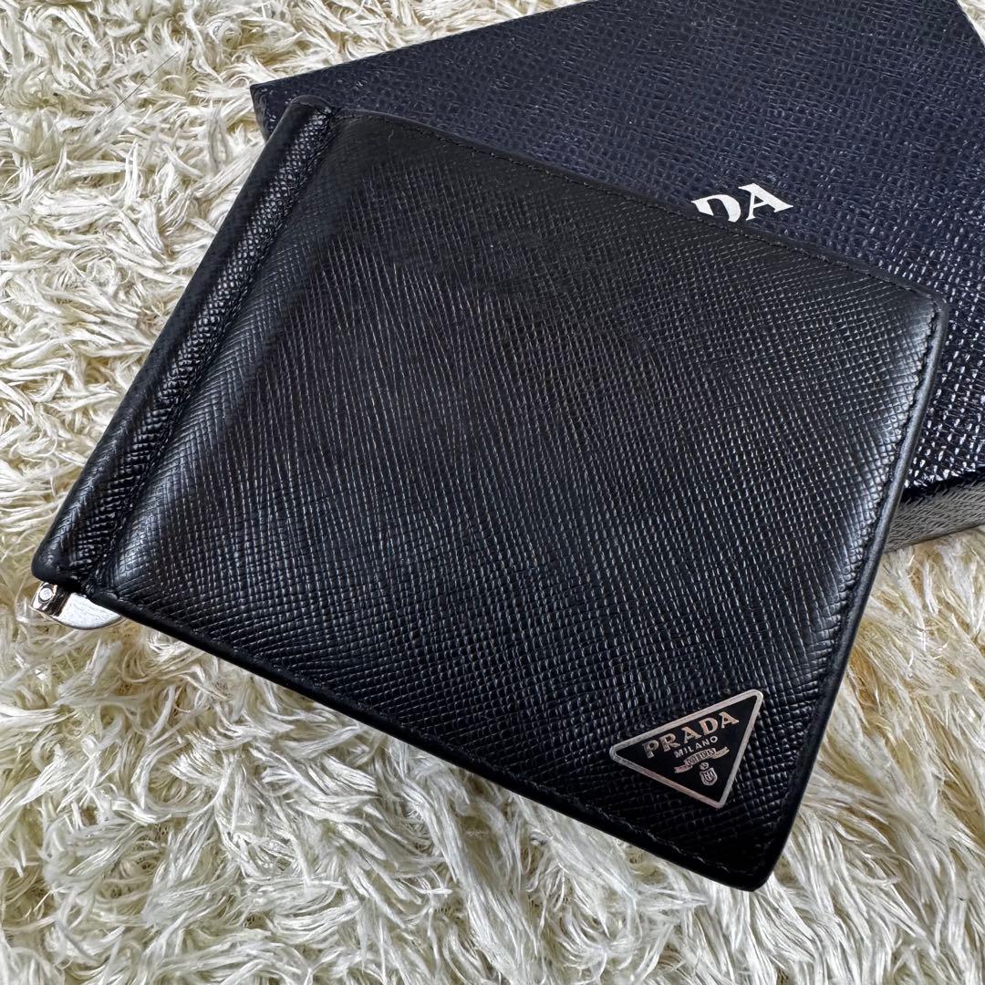 大人気✨プラダ　マネークリップ　三角ロゴ　サフィアーノ　黒　ギャラ付き　付属品付