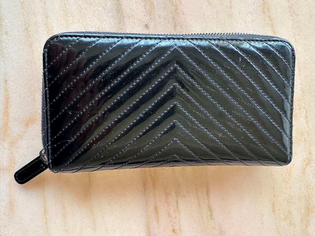 シャネル　Vステッチ　エナメル ブラック