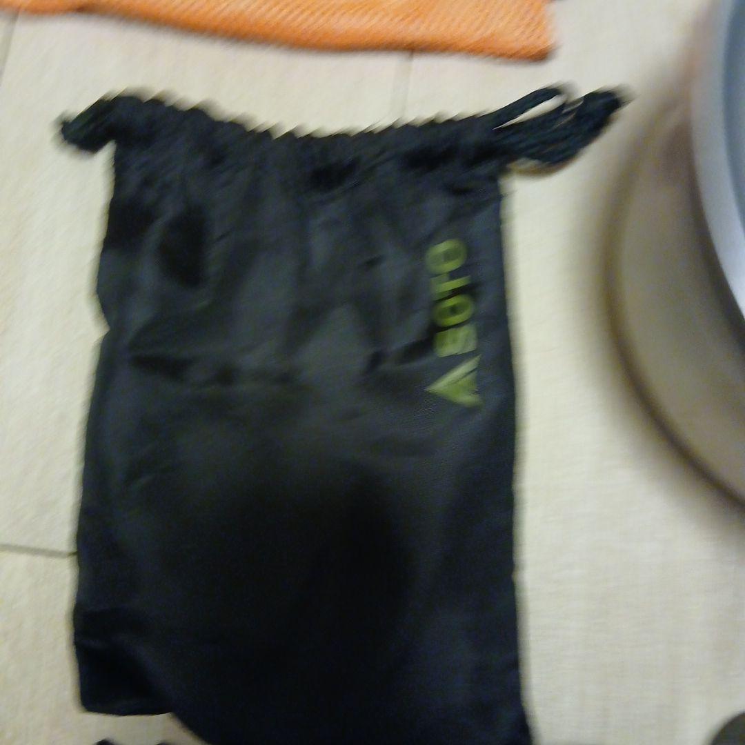 アウトドア調理器具セットとビデオカメラ