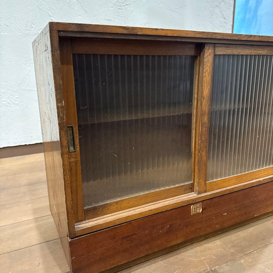 【ぴよ】 引き戸棚 キャビネット モールガラス　レトロ