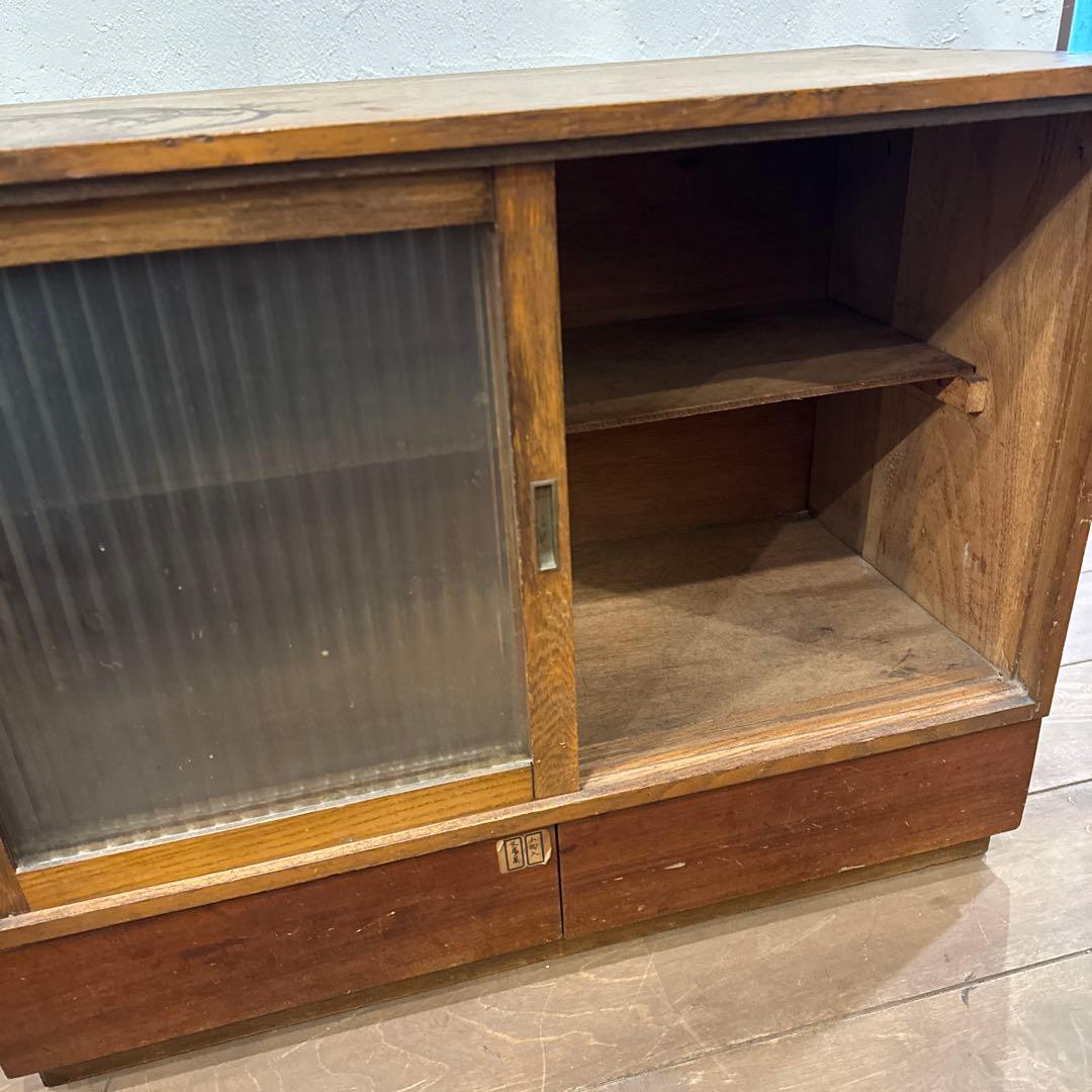 【ぴよ】 引き戸棚 キャビネット モールガラス　レトロ