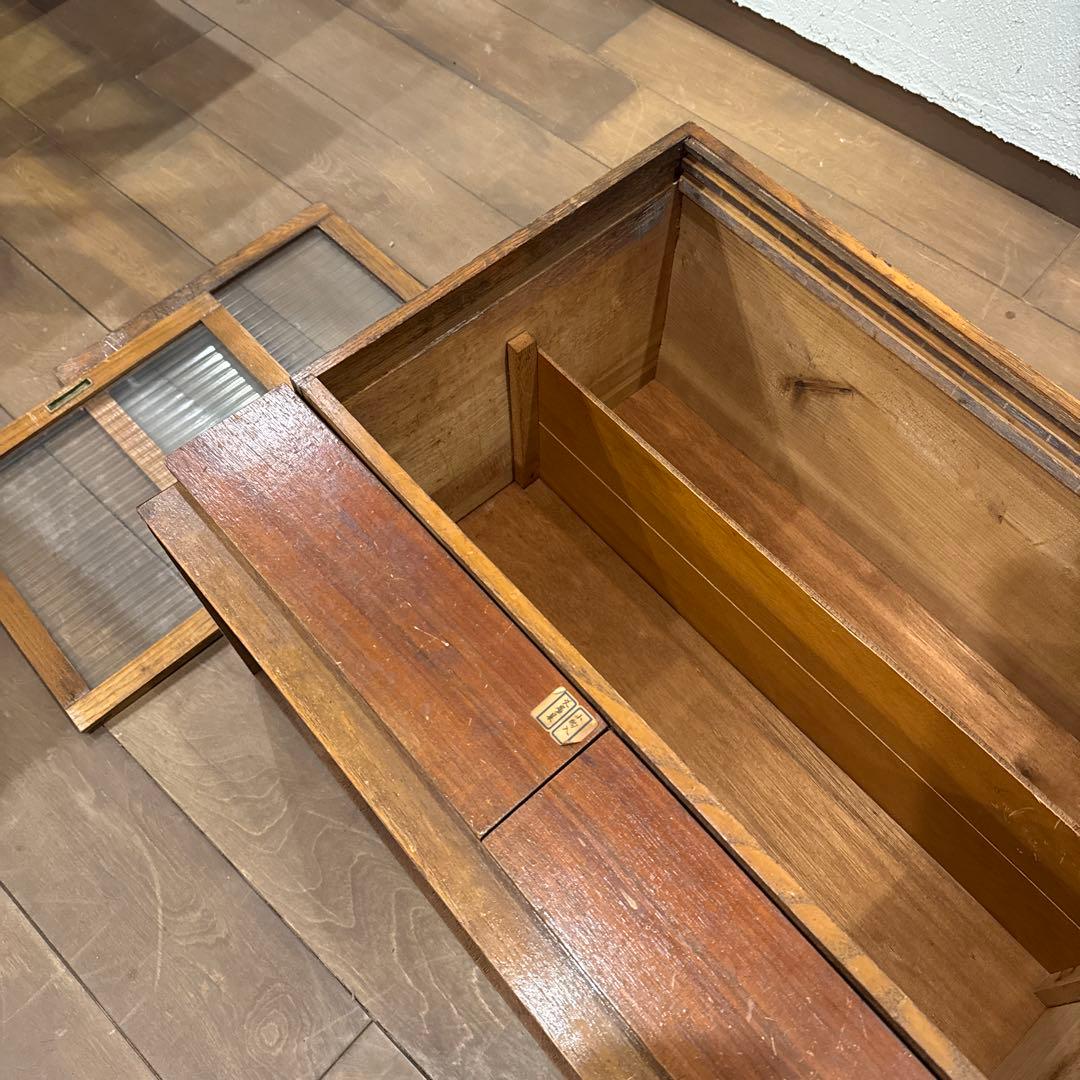 【ぴよ】 引き戸棚 キャビネット モールガラス　レトロ