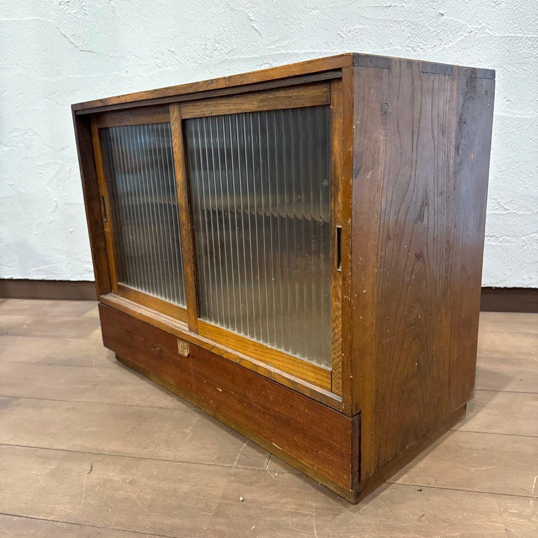 【ぴよ】 引き戸棚 キャビネット モールガラス　レトロ