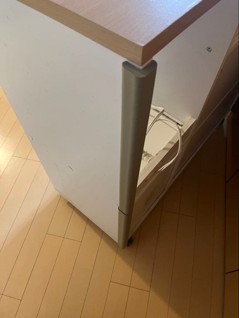 ホワイト木製食器棚 ガラス扉付き キャスター　幅90cm