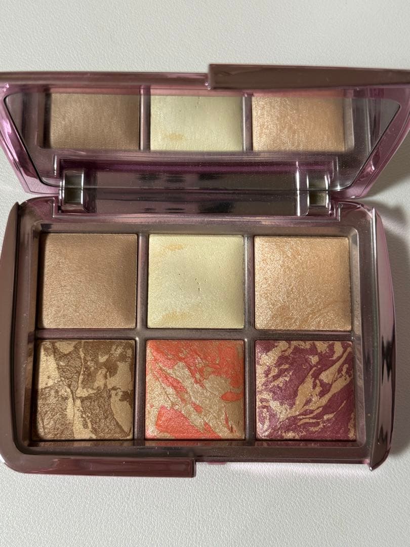 フェイスパウダー Hourglass Ambient Lighting Edit Volume 4