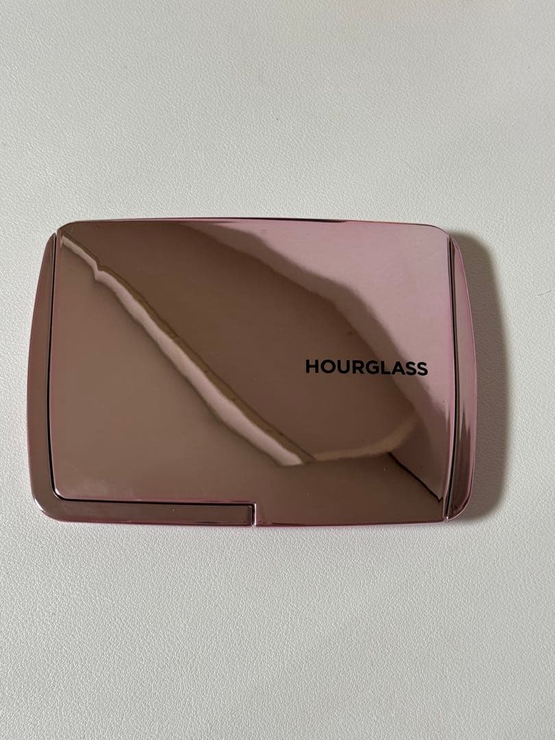 フェイスパウダー Hourglass Ambient Lighting Edit Volume 4