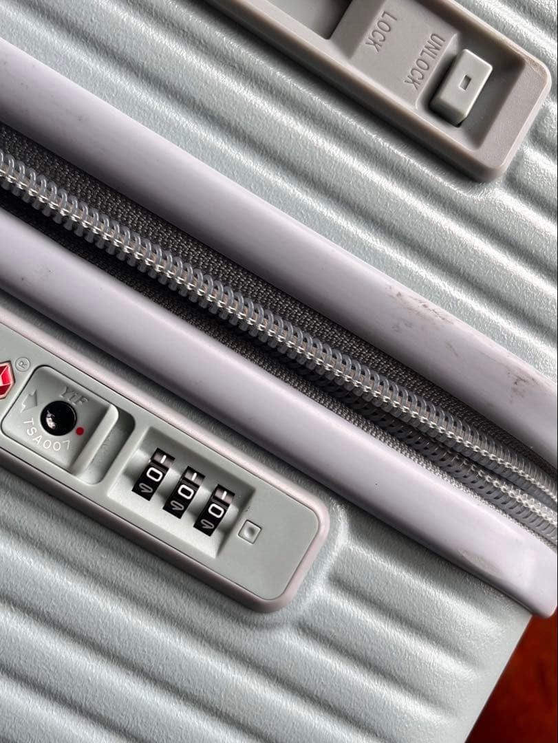 75L イノベーター スーツケース グッドサイズ スリム 多機能 INV70