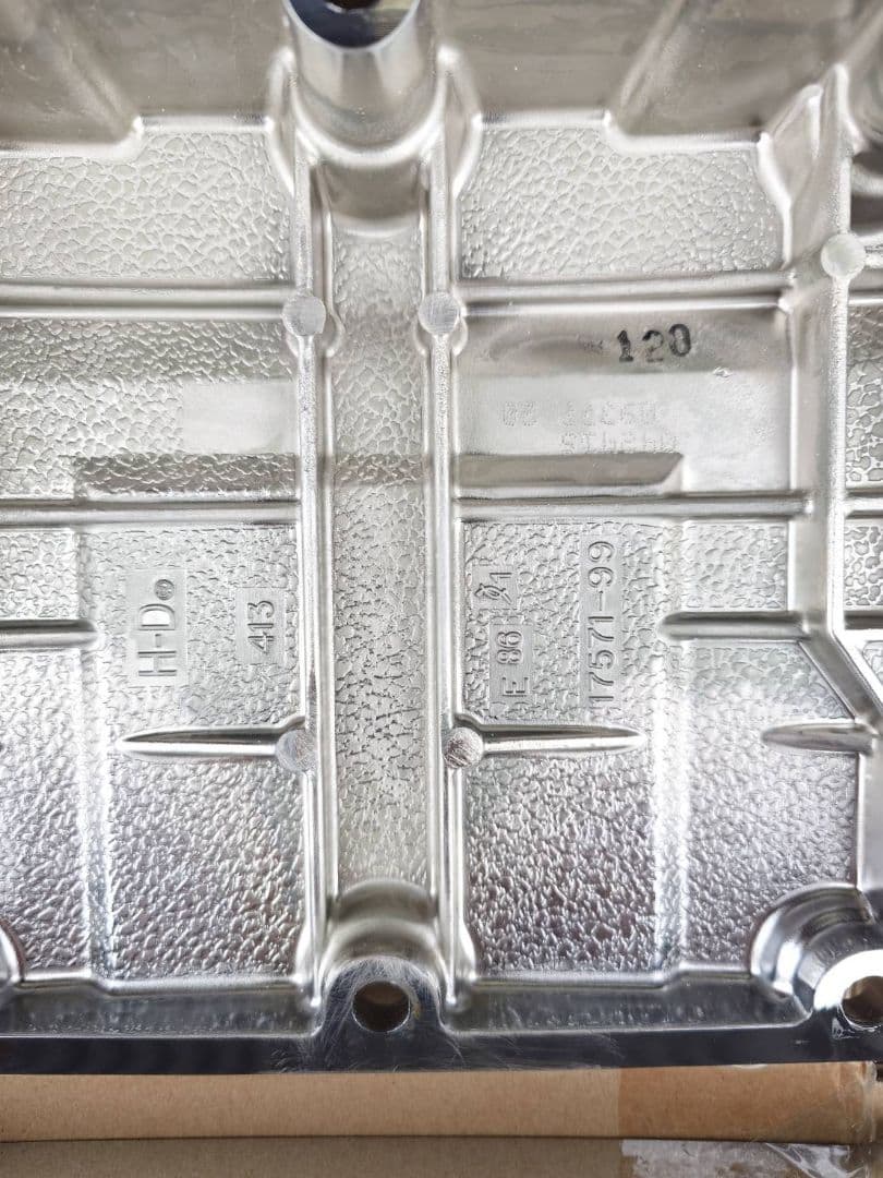 ハーレー純正ロッカーカバー