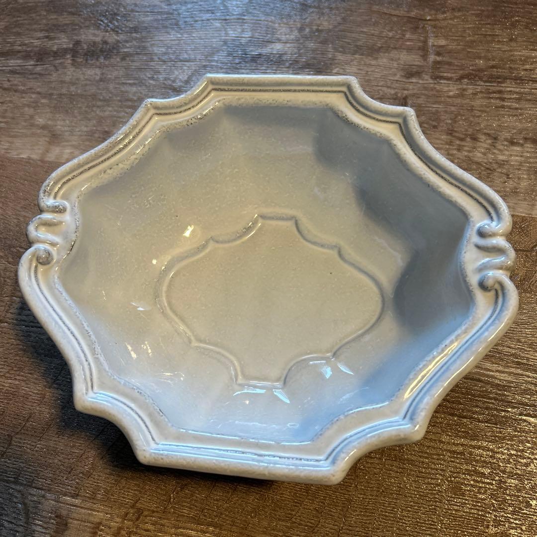 アスティエドヴィラットの皿