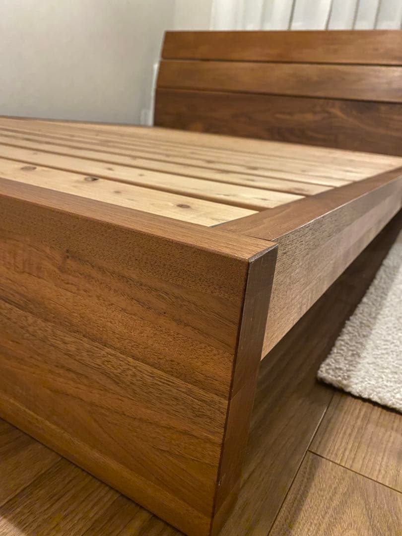 木製　ワイドダブルベッドフレーム　木目の美しいウォールナット無垢