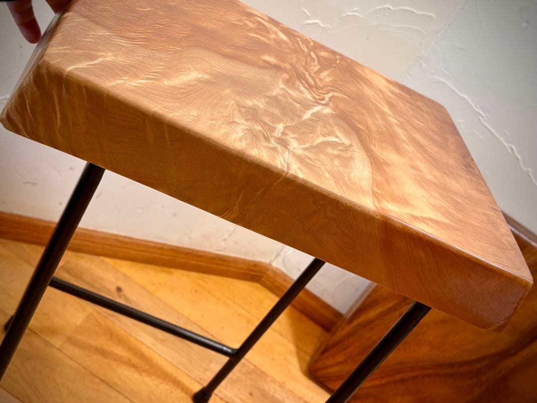 無垢材サイドテーブル　天然木　栃　家具