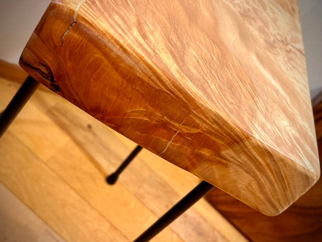 無垢材サイドテーブル　天然木　栃　家具