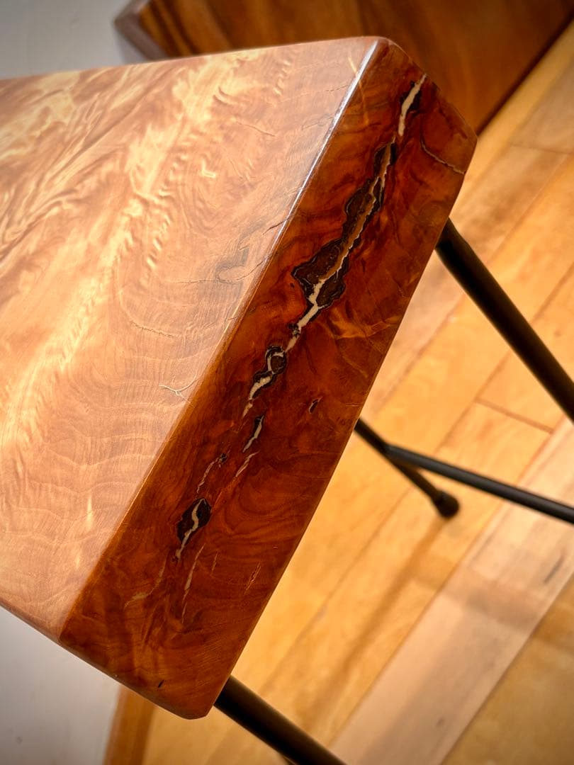 無垢材サイドテーブル　天然木　栃　家具