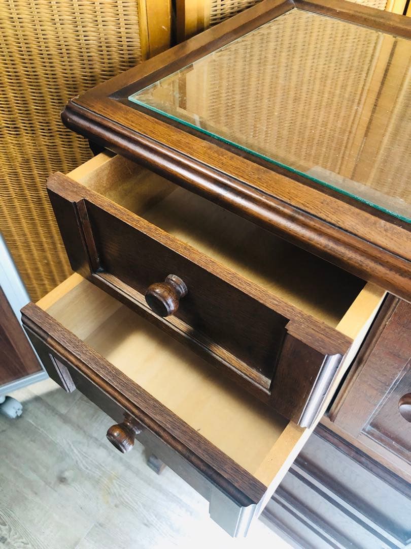 木製クラシックタンス キャビネット　サイドボード　ガラス天板 6引き出し