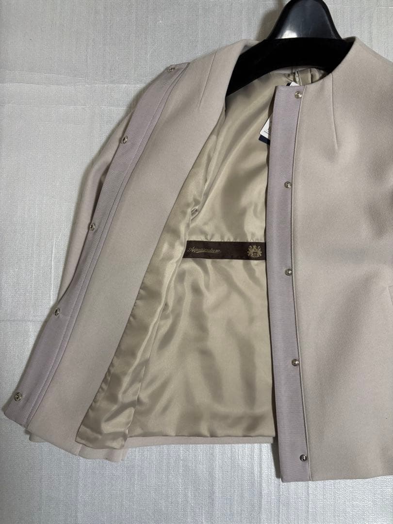 新品タグ付　アクアスキュータム　グレー ノーカラージャケット