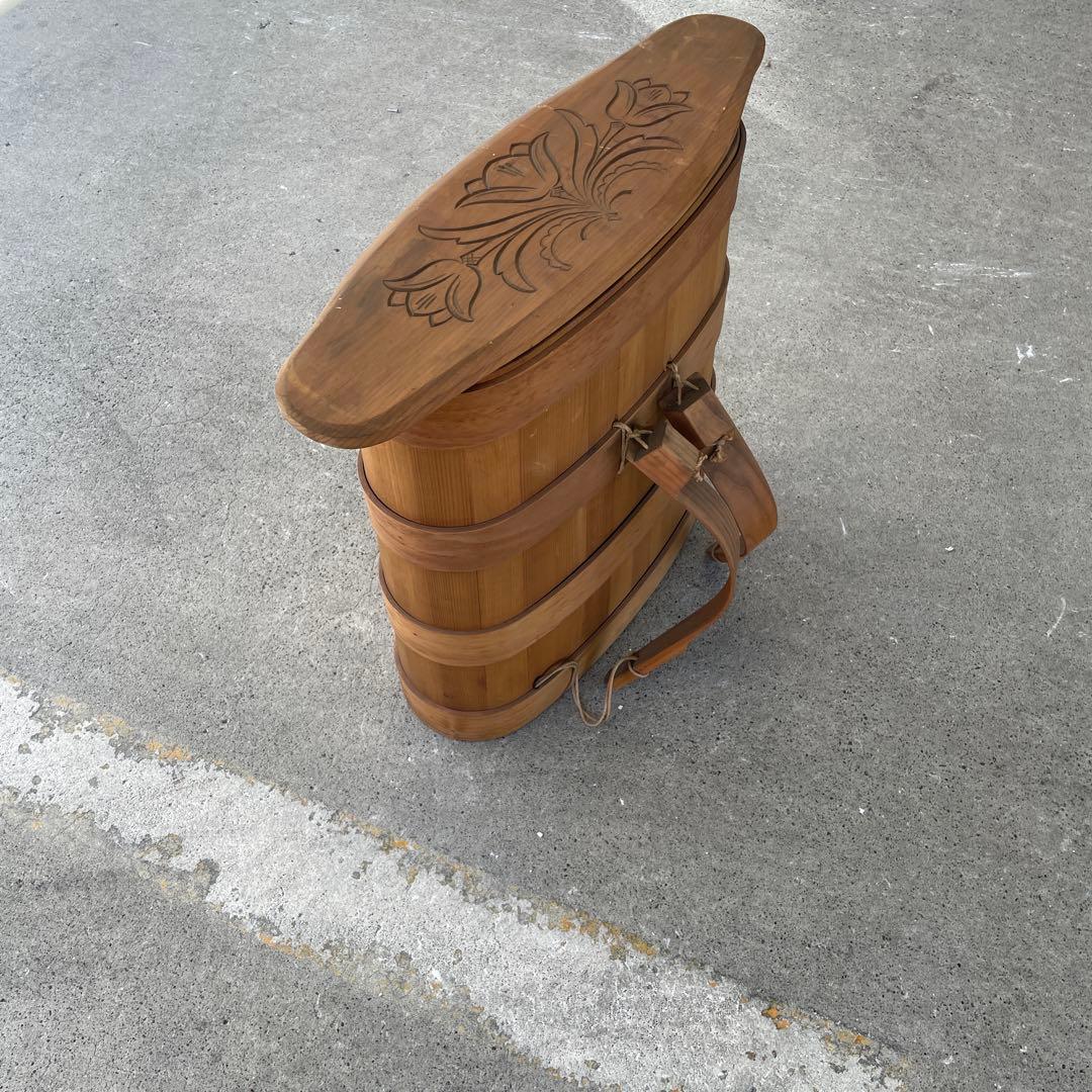 竹製花飾り　楕円形 彫刻入り スイス製 リュック式