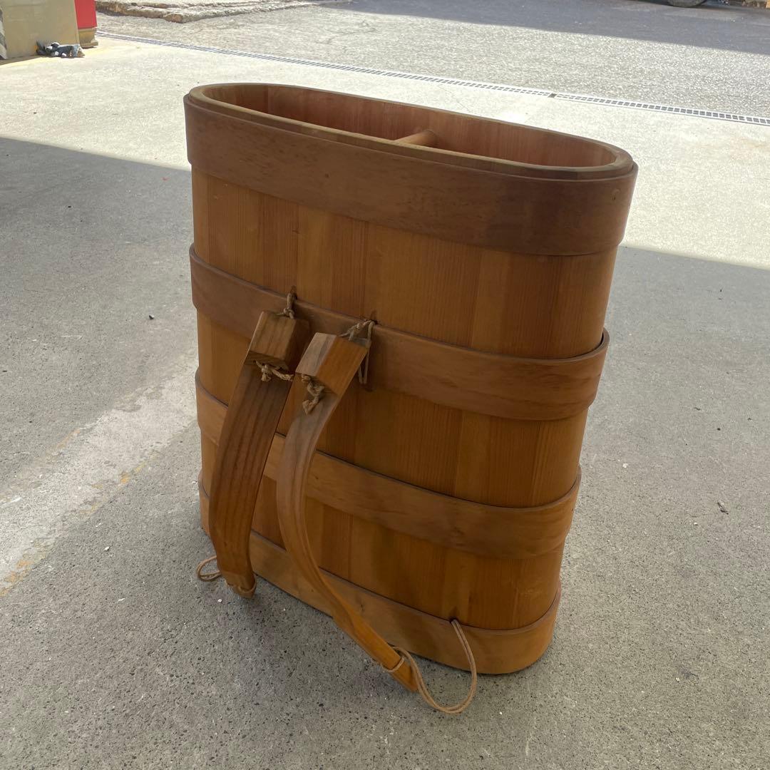 竹製花飾り　楕円形 彫刻入り スイス製 リュック式