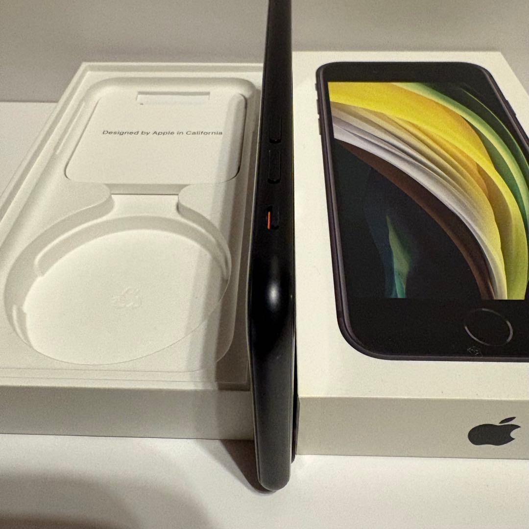 美品 iPhone SE 第2世代 64GB 黒 Simロックなし 本体のみ