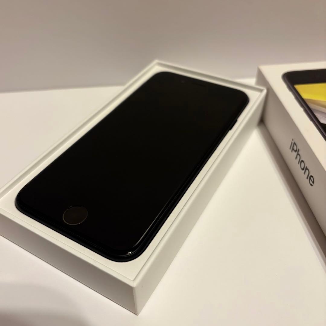 美品 iPhone SE 第2世代 64GB 黒 Simロックなし 本体のみ