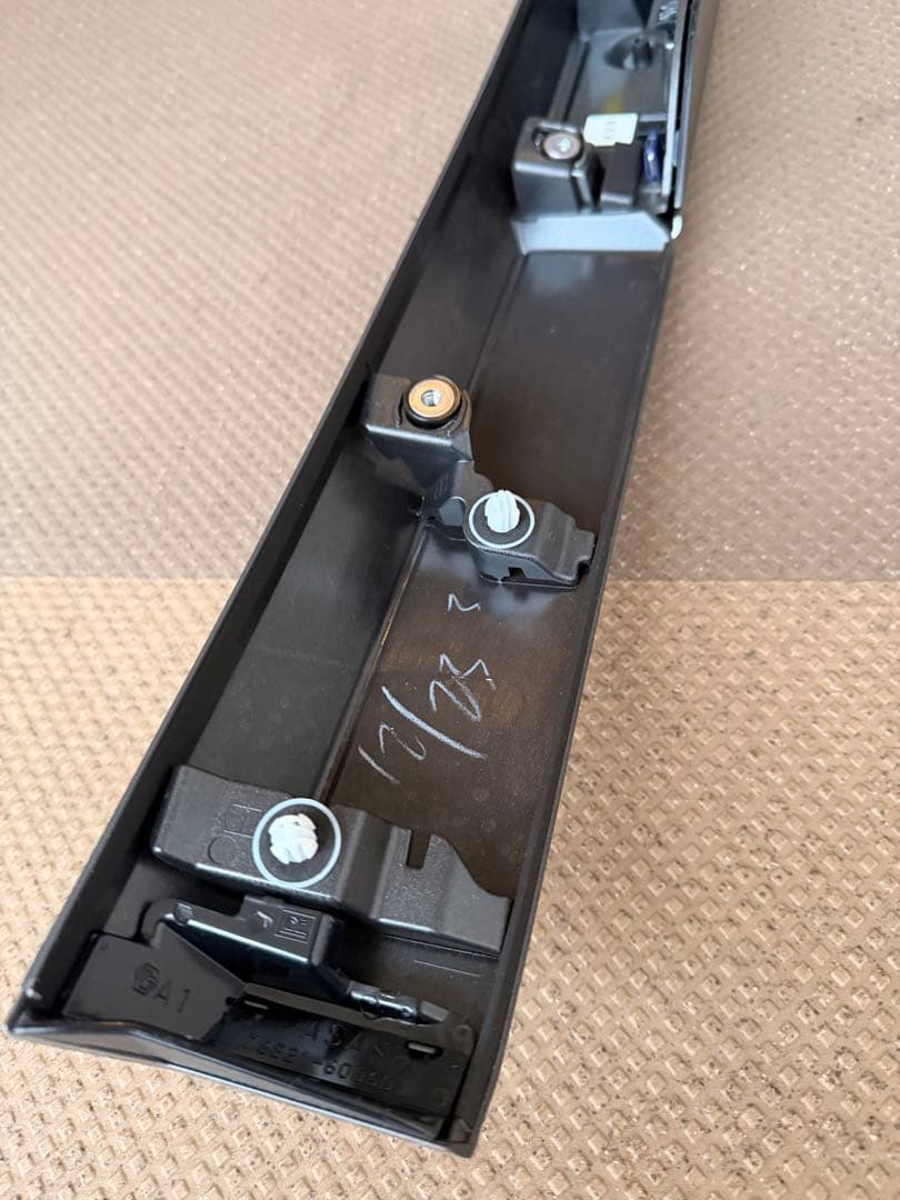 ランクル250純正バックドアガーニッシュ