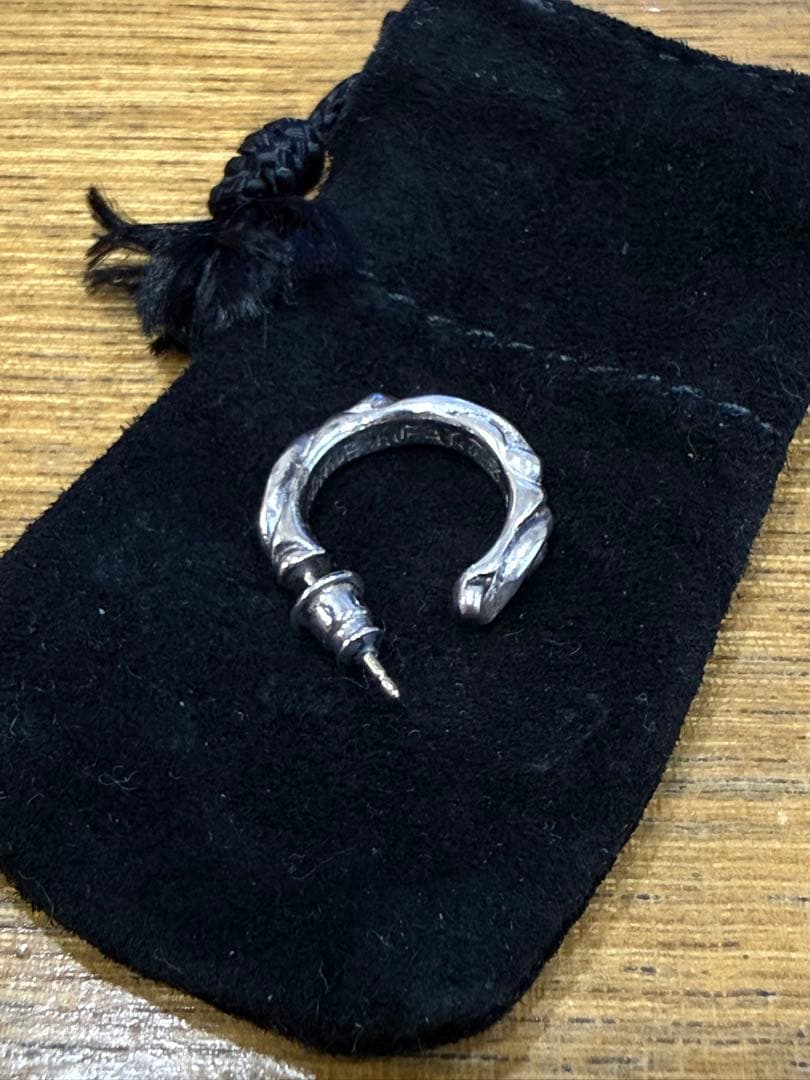 未*。様 クロムハーツ スクロール フープ ピアス