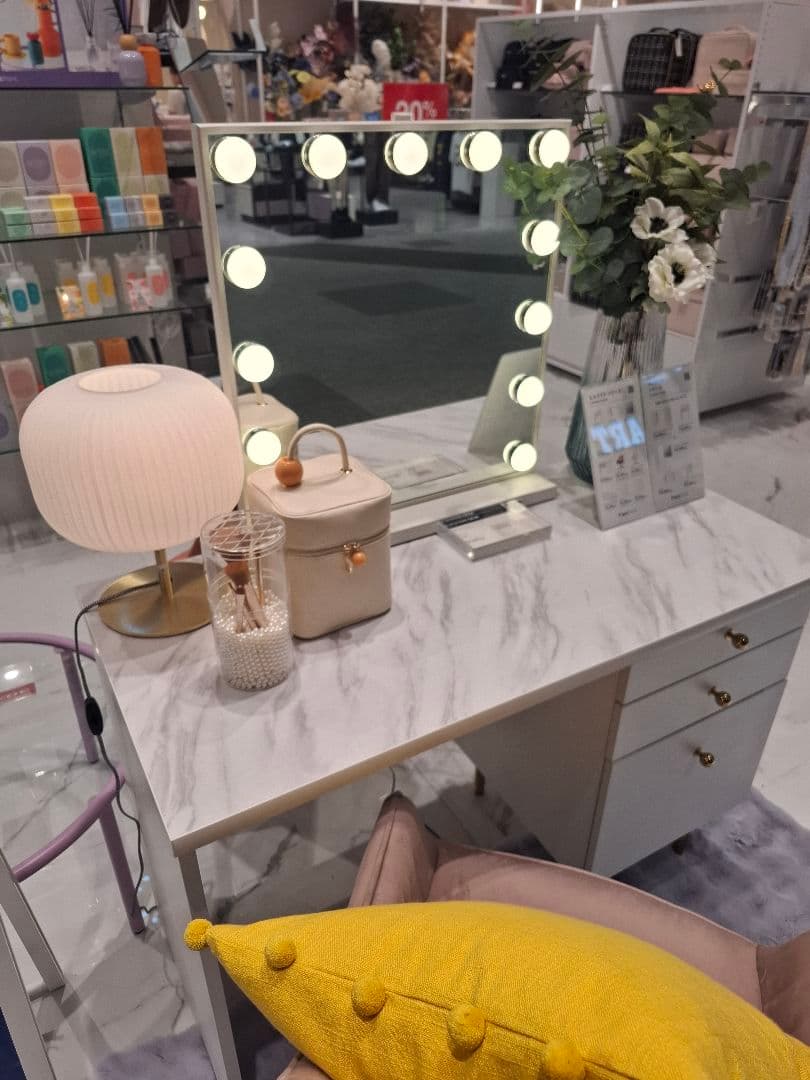 ライト付き化粧鏡 12個のライト　女優ミラー