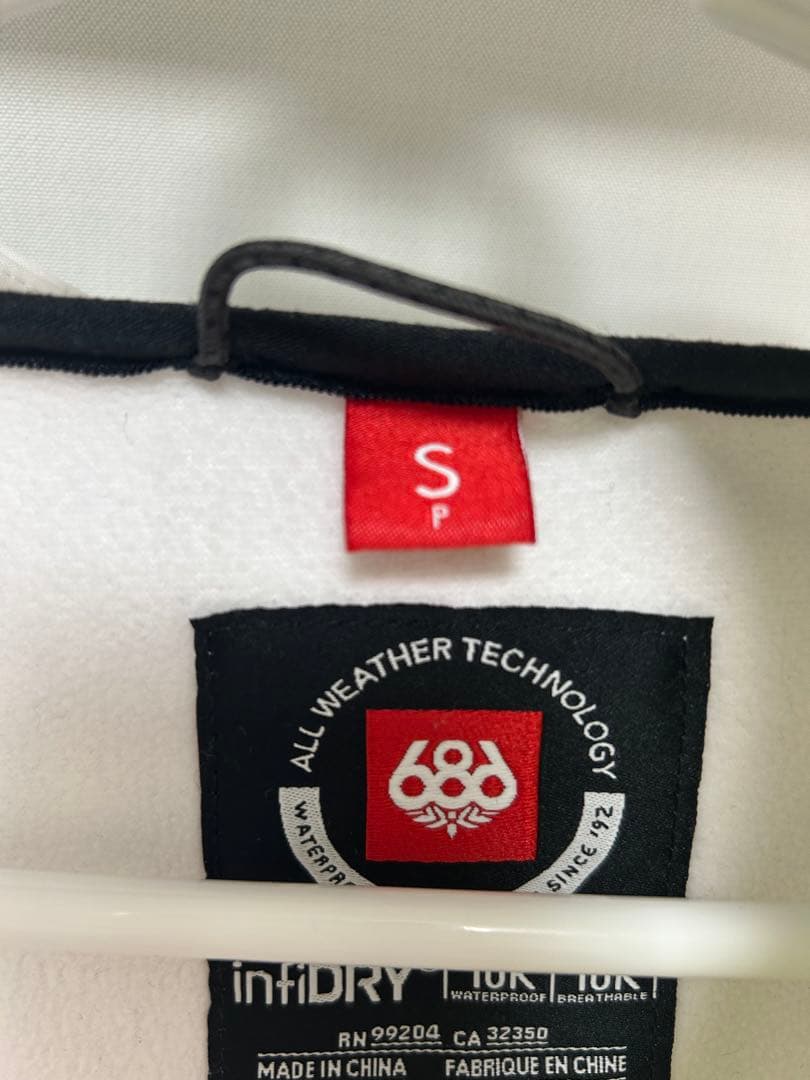 【686】シックスエイトシックス スノーボードウェア スキー　ウェア