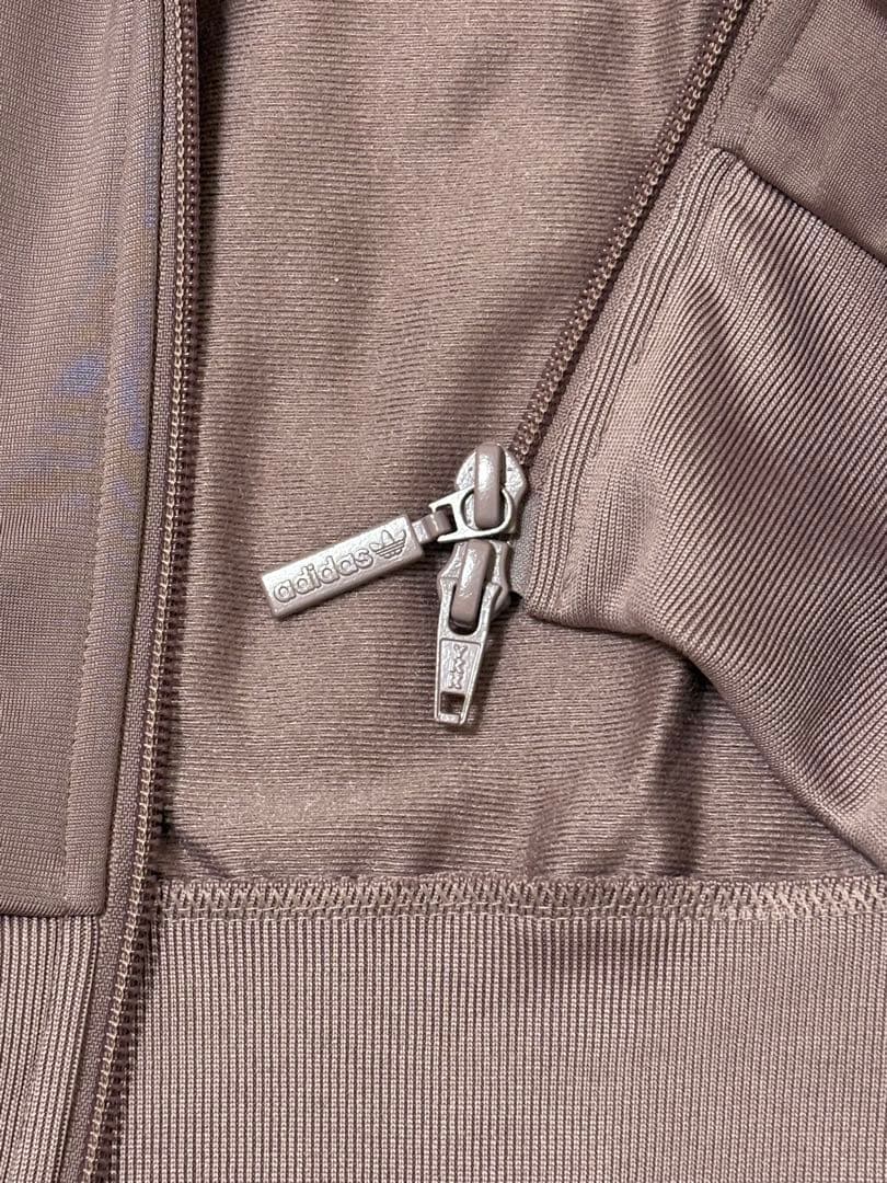 adidas くすみピンク ファイヤーバード 襟高 トラックトップ ジャージ