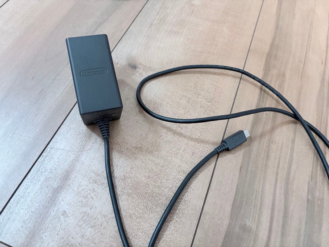 Nintendo Switch 本体 付属品完備　Joy-Con充電器付き