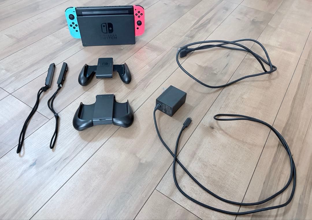 Nintendo Switch 本体 付属品完備　Joy-Con充電器付き