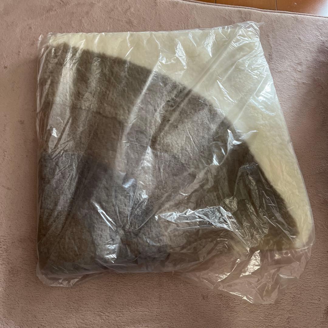 値下げしました。ムートン座布団(東洋羽毛)