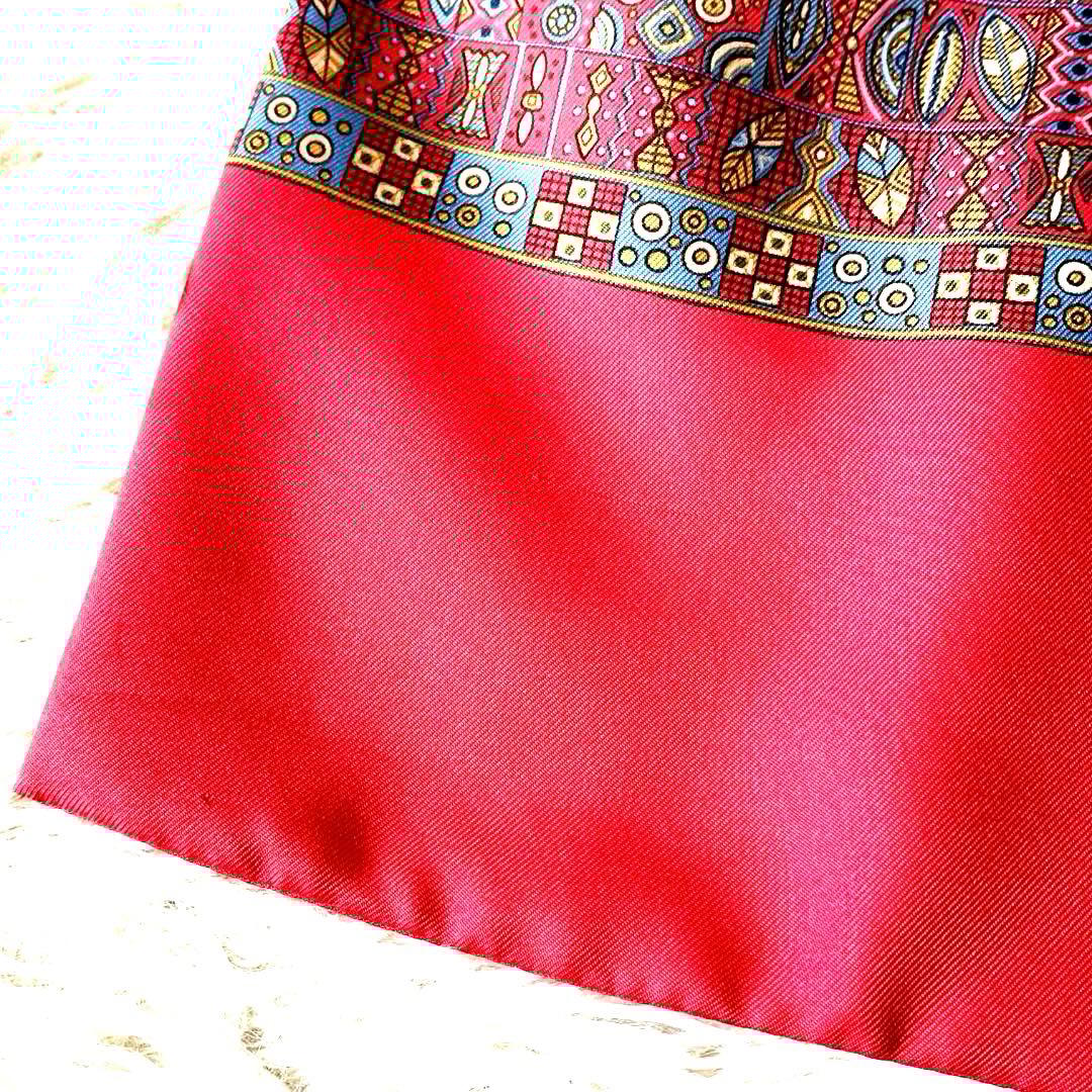 極美品　HERMES エルメス アスコットタイ シルク 幾何学柄 レッド 箱付