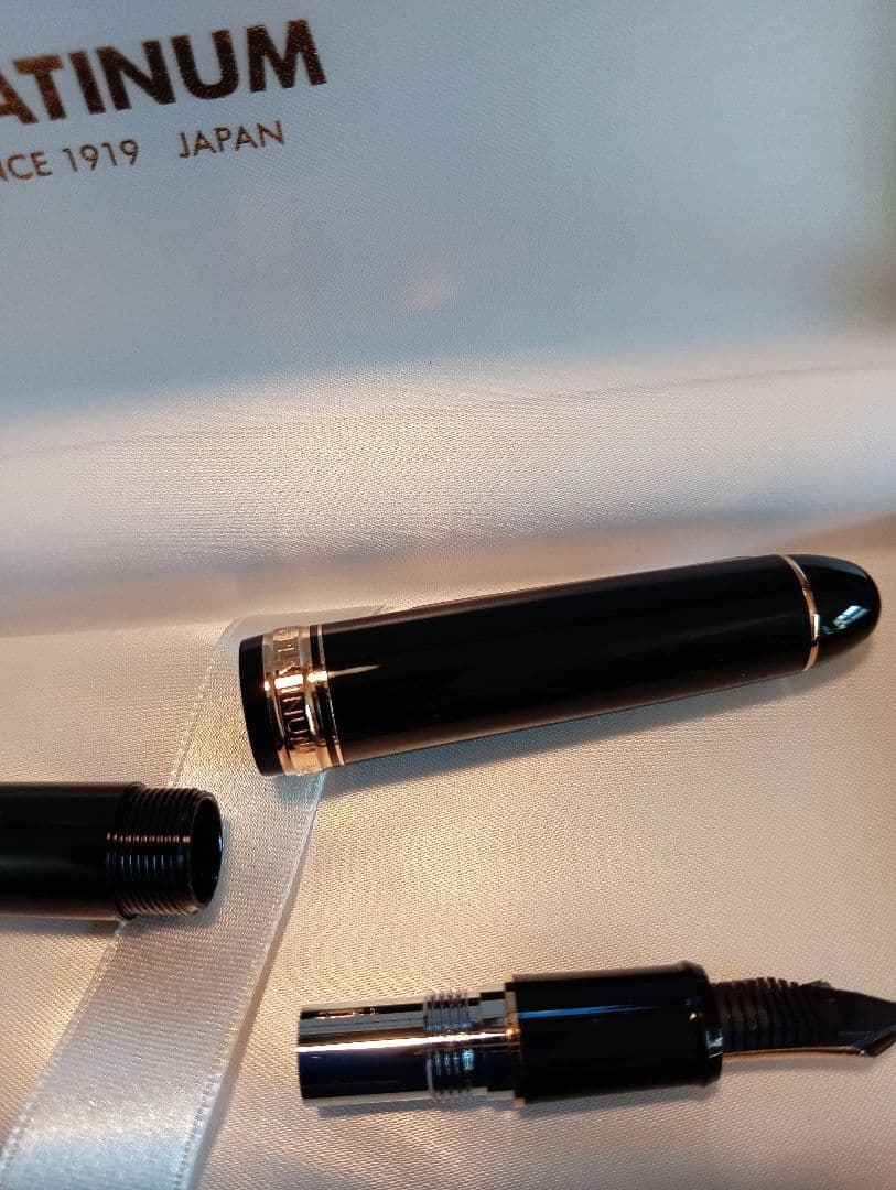 PLATINUM 万年筆♯3776 14K F 585 ブラック新品同様