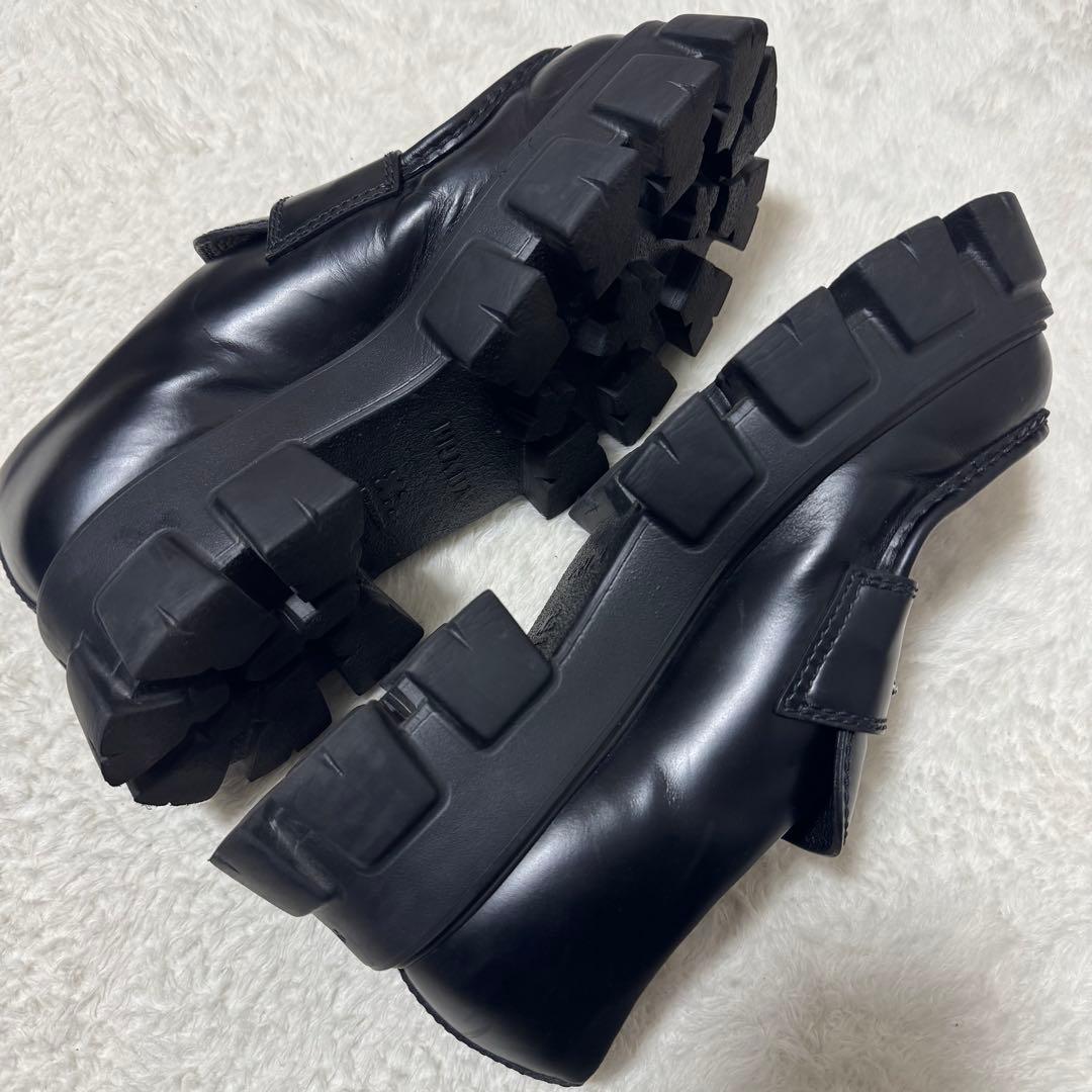 付属品完備！極美品 プラダ モノリス ブラッシュドレザーローファー 8.5