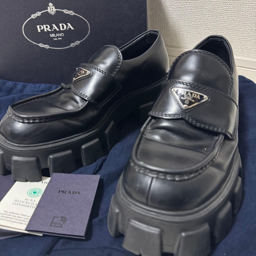 付属品完備！極美品 プラダ モノリス ブラッシュドレザーローファー 8.5