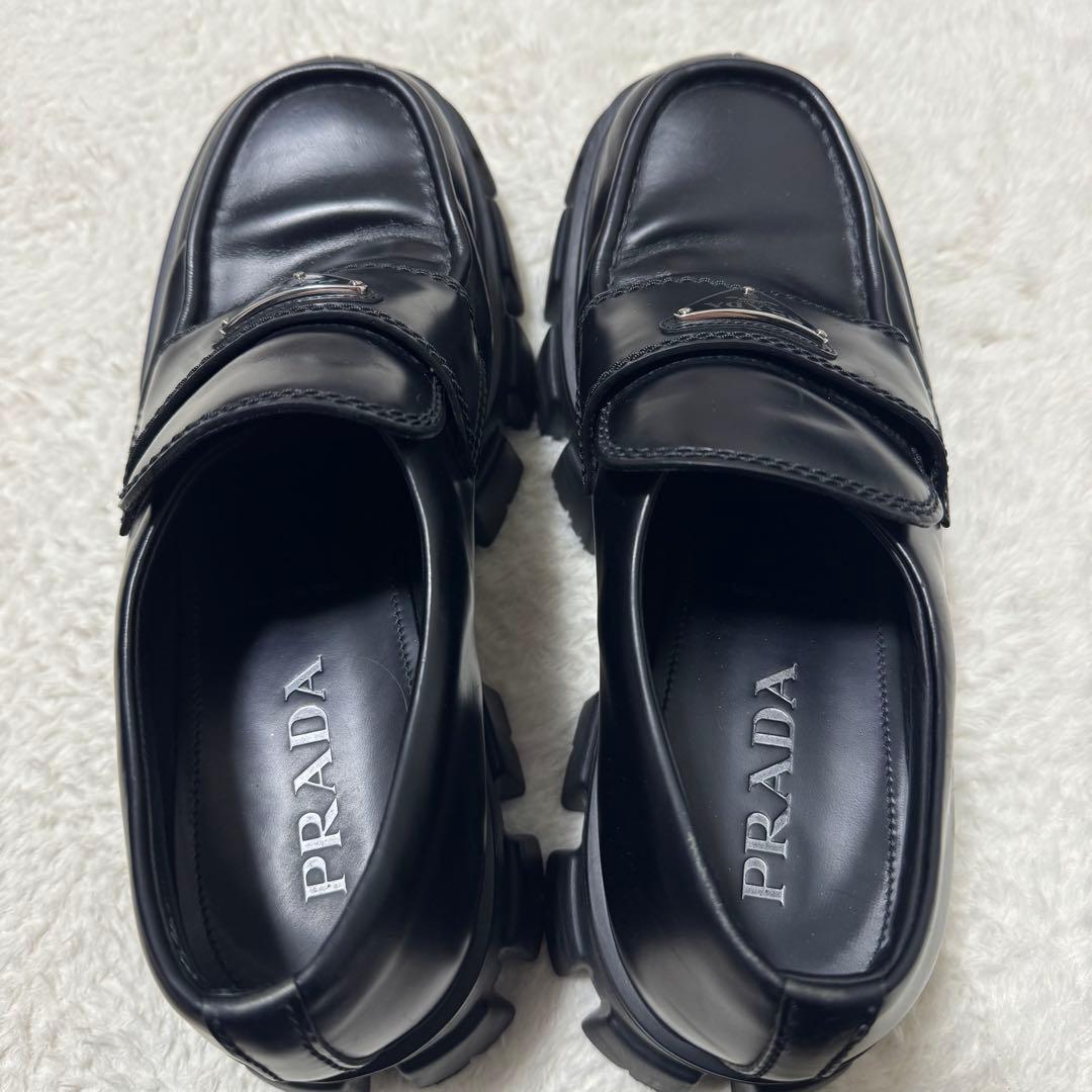 付属品完備！極美品 プラダ モノリス ブラッシュドレザーローファー 8.5