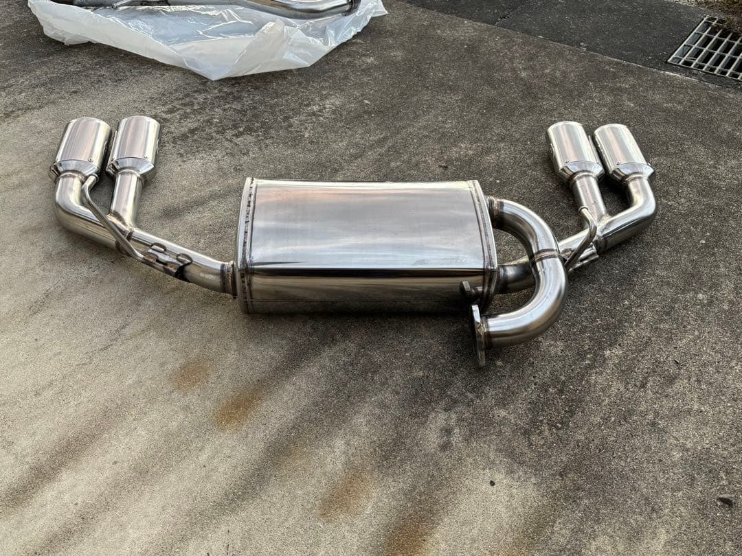 【イヌ】　プリウス50系 GANADOR（ガナドール）マフラー