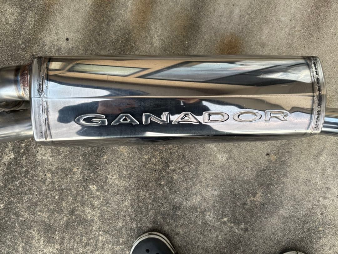 【イヌ】　プリウス50系 GANADOR（ガナドール）マフラー