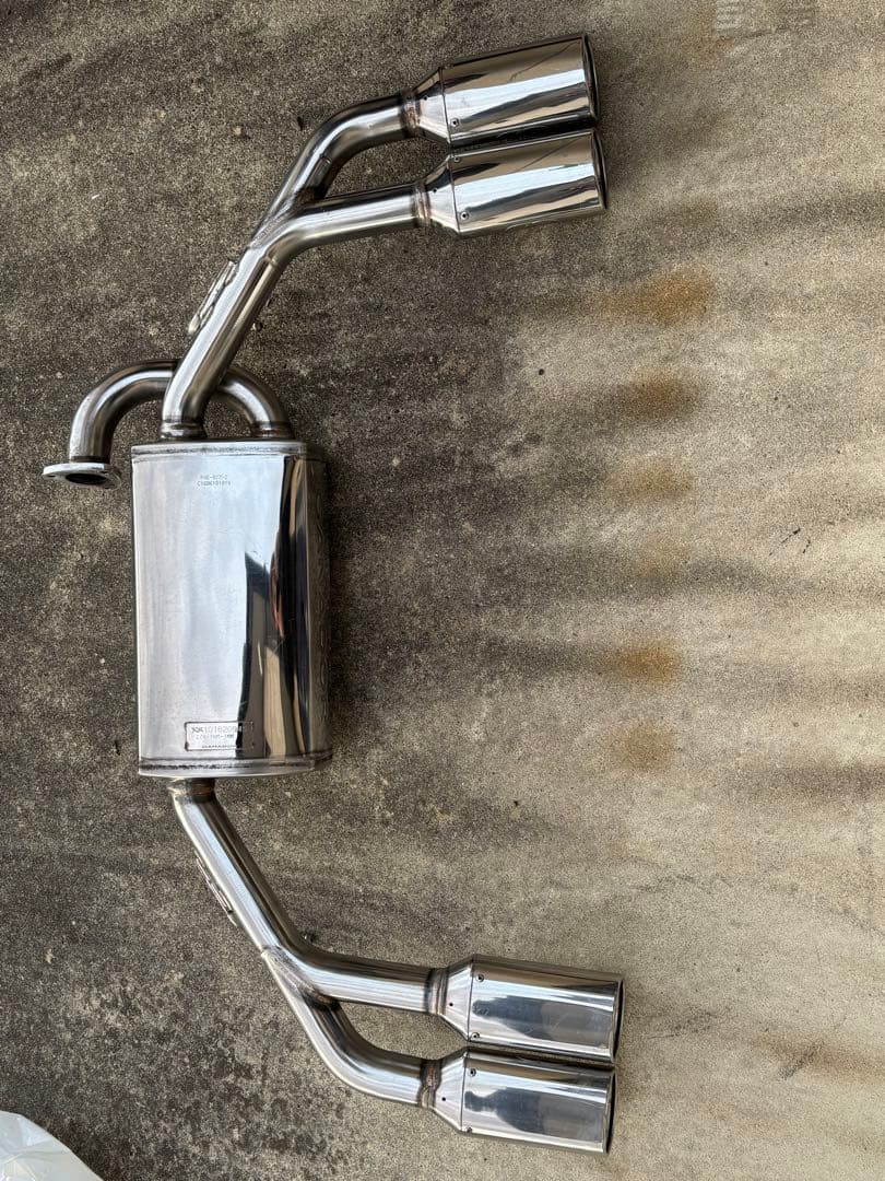 【イヌ】　プリウス50系 GANADOR（ガナドール）マフラー