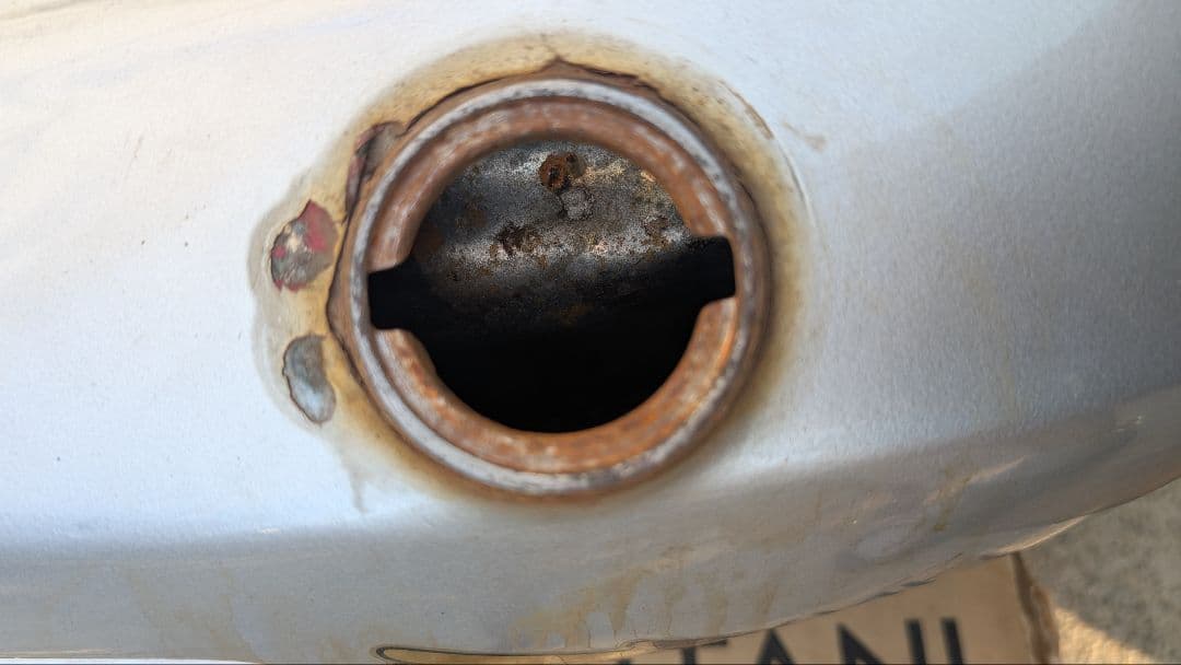 HONDA ベンリィ CB50 純正ガソリンタンク（おそらく再塗装？）