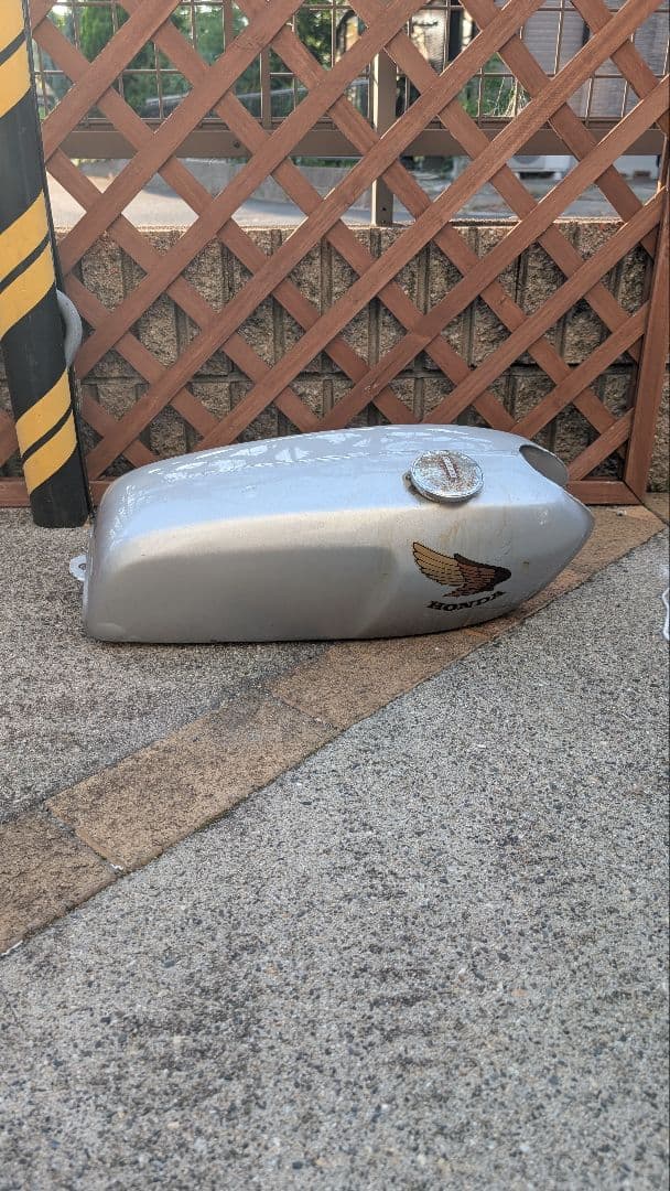 HONDA ベンリィ CB50 純正ガソリンタンク（おそらく再塗装？）