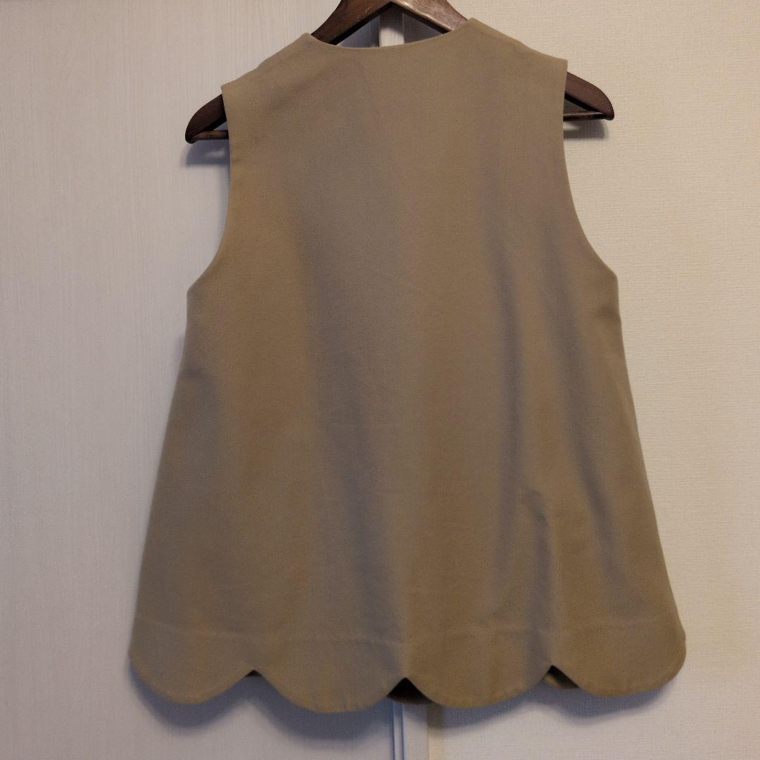 【オハニです】SEVENTEN セブンテン スカラップジレ ベージュ M