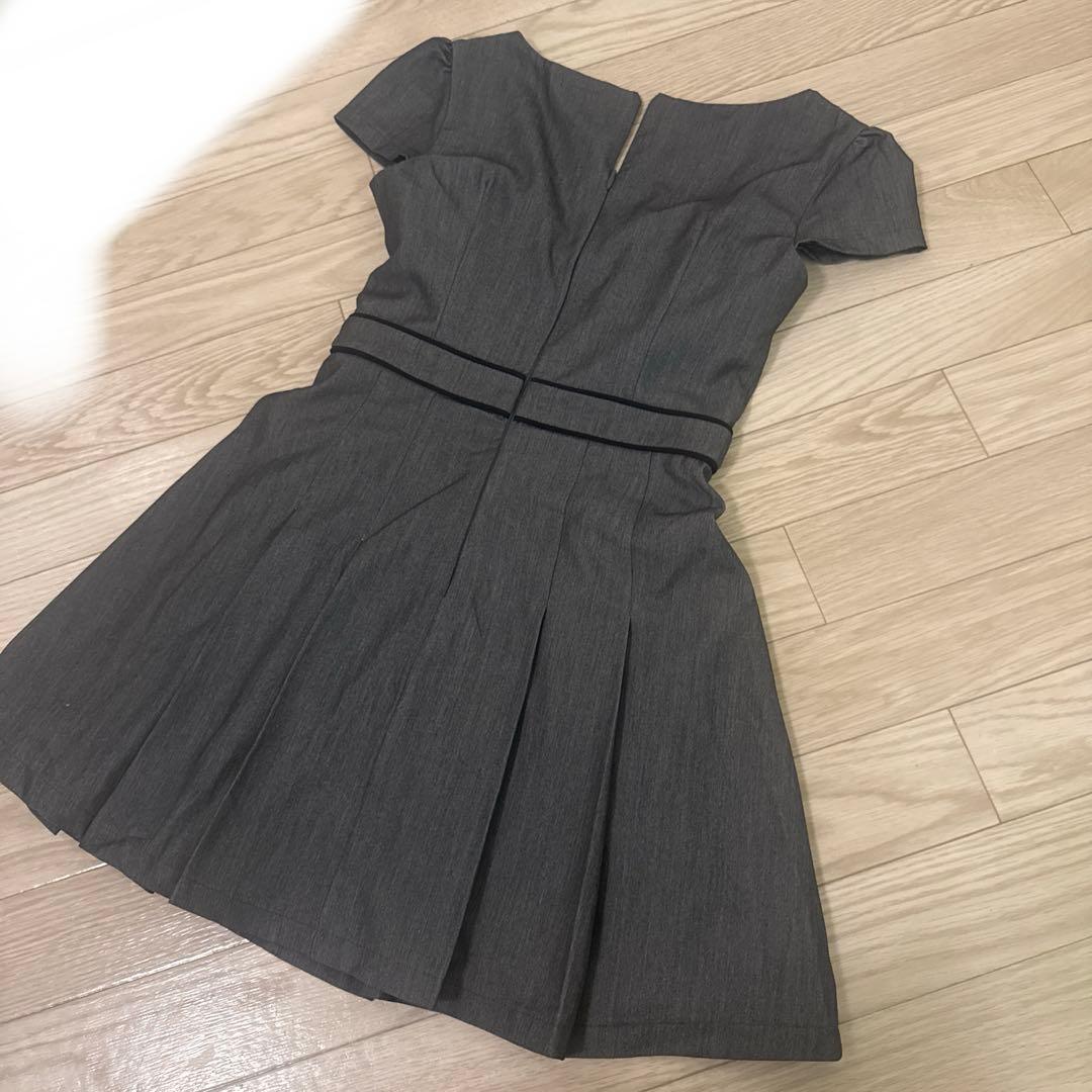 jewels XSサイズ ラメフロントジップハイウエストプリーツミニドレス