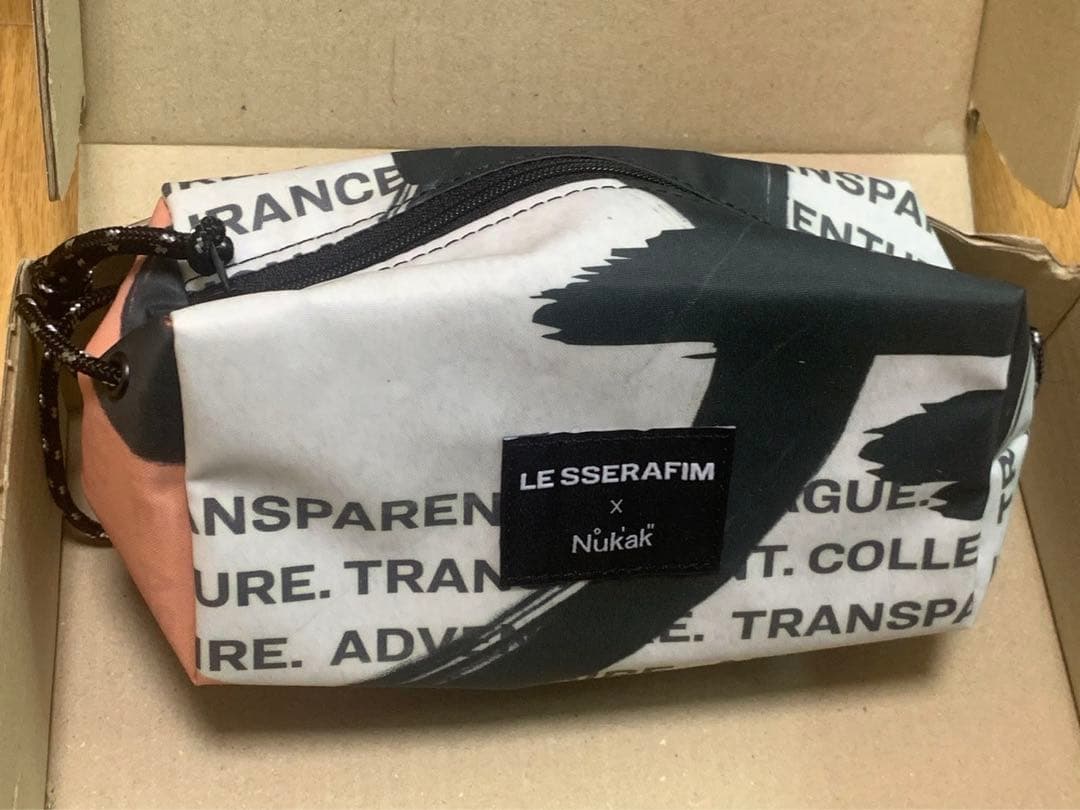 LE SSERAFIM Nukak Upcycling Merch ポーチ