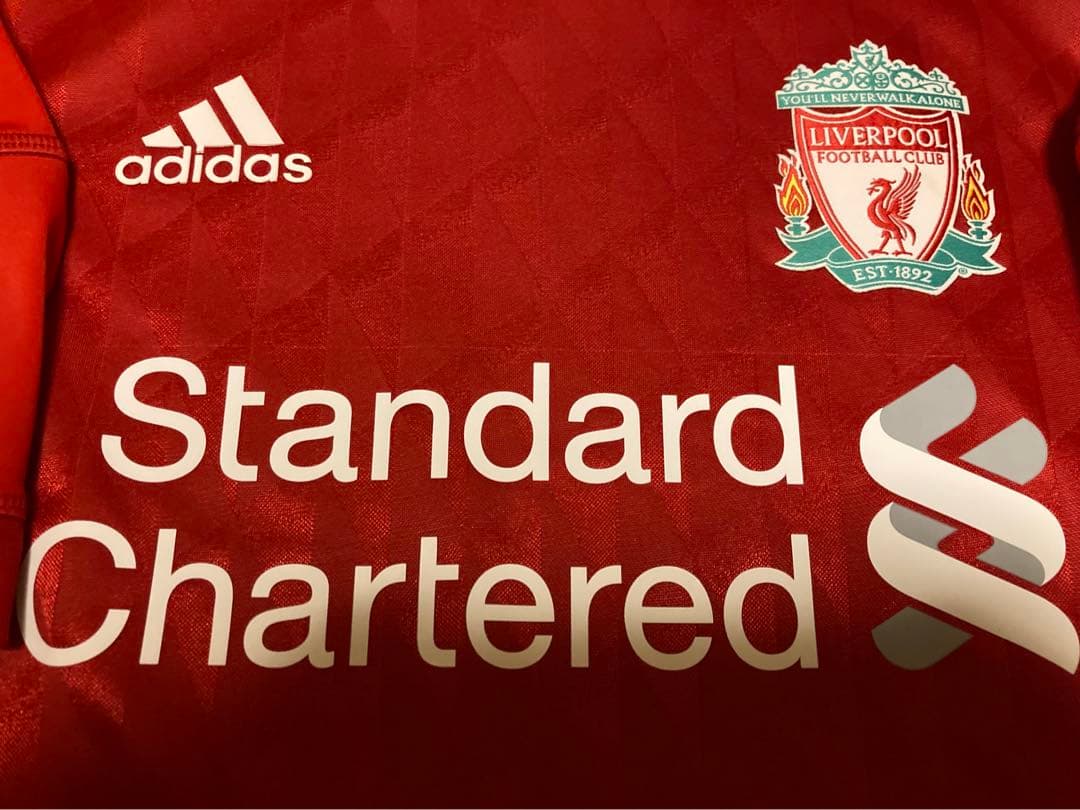 リバプールFC10/12選手モデルユニフォーム&特製記念ペナント[限定BOX]
